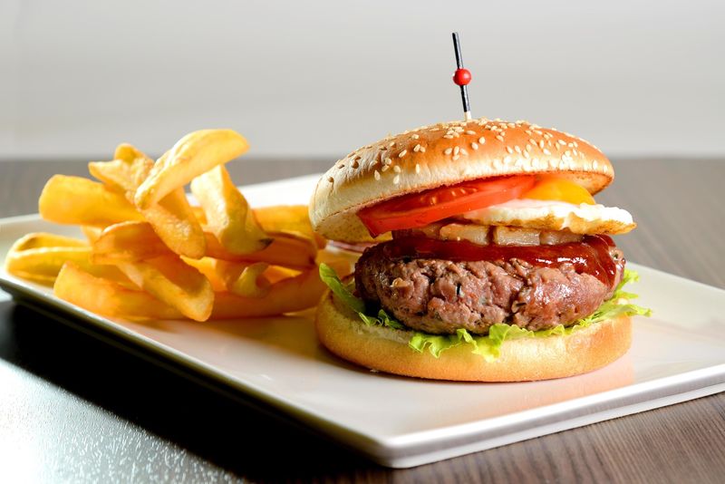 Hamburger con patatine