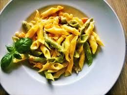 Garganelli con crema di zucca, brie e speck