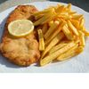 Cotoletta di pollo con patatine