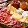 Salumi misti e formaggi con conserve