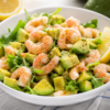 Insalata di gamberetti, avocado e limone