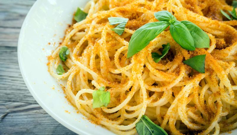 Spaghetti alla chitarra bottarga e limone