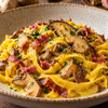 Tagliatelle ai funghi porcini, speck e zafferano 