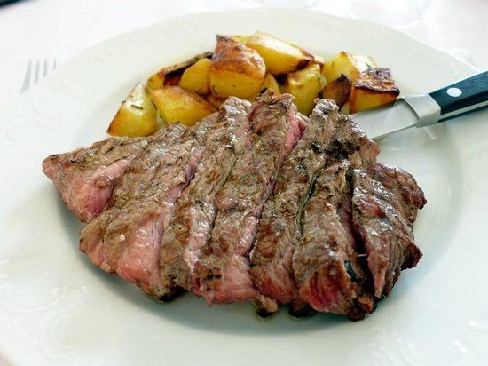 Tagliata di manzo alla Robespierre con patate arrosto