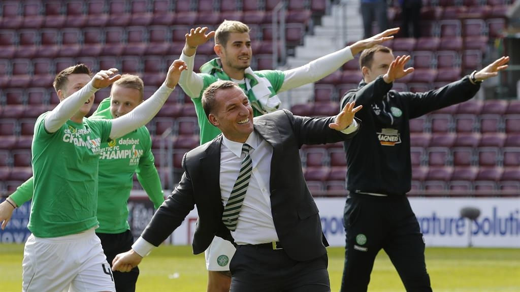 Rampant Celtic roar to Scottish title