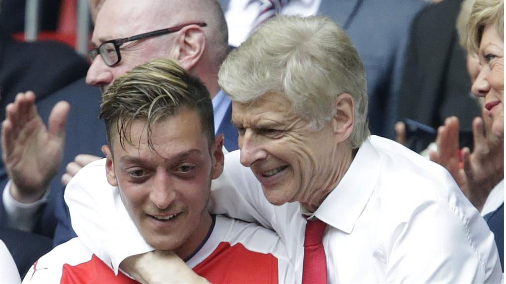 Arsene Wenger urges fans to get behind him after signing new deal