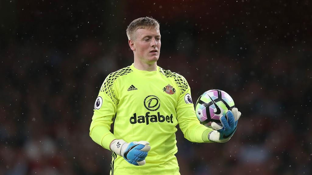 Everton agree fee to buy Sunderland keeper Pickford