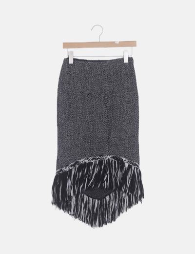 Falda negra jaspeada flecos