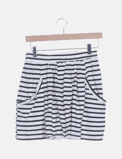 Falda navy con bolsillos