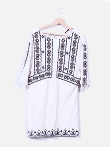 Vestido de lino fluido bordado Zara