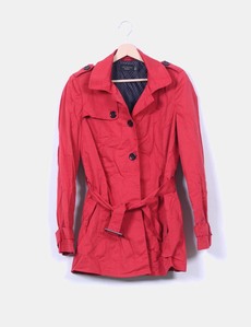 Gabardina roja Cortefiel