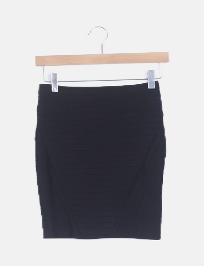 Falda negra texturizada