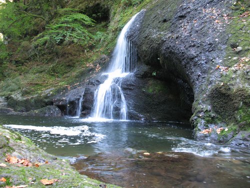 grotte-eau-chute-m01.jpg