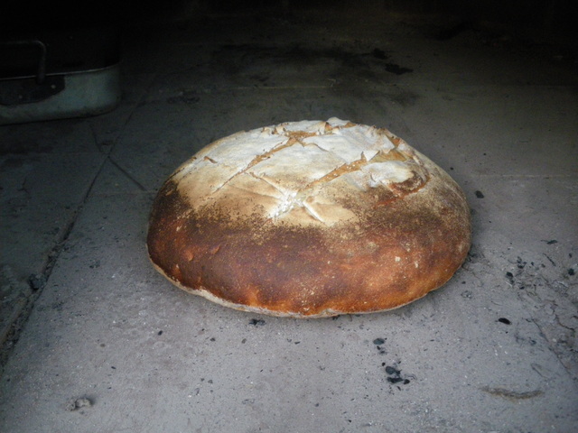 cuisson-du-pain-au-feu-de-bois.jpg