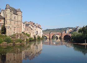 280px-Espalion_vu_depuis_la_place.jpg