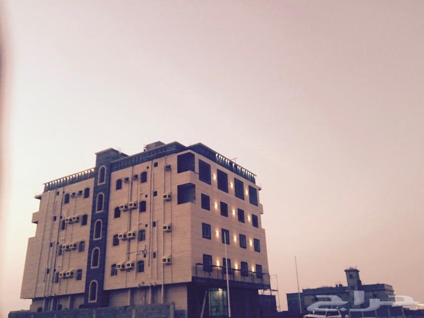 عمارة تجارية مكونة من خمسة أدوار بصامطة