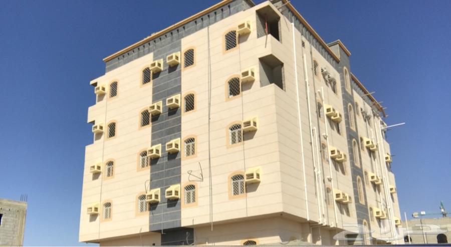 عمارة تجارية مكونة من خمسة أدوار بصامطة