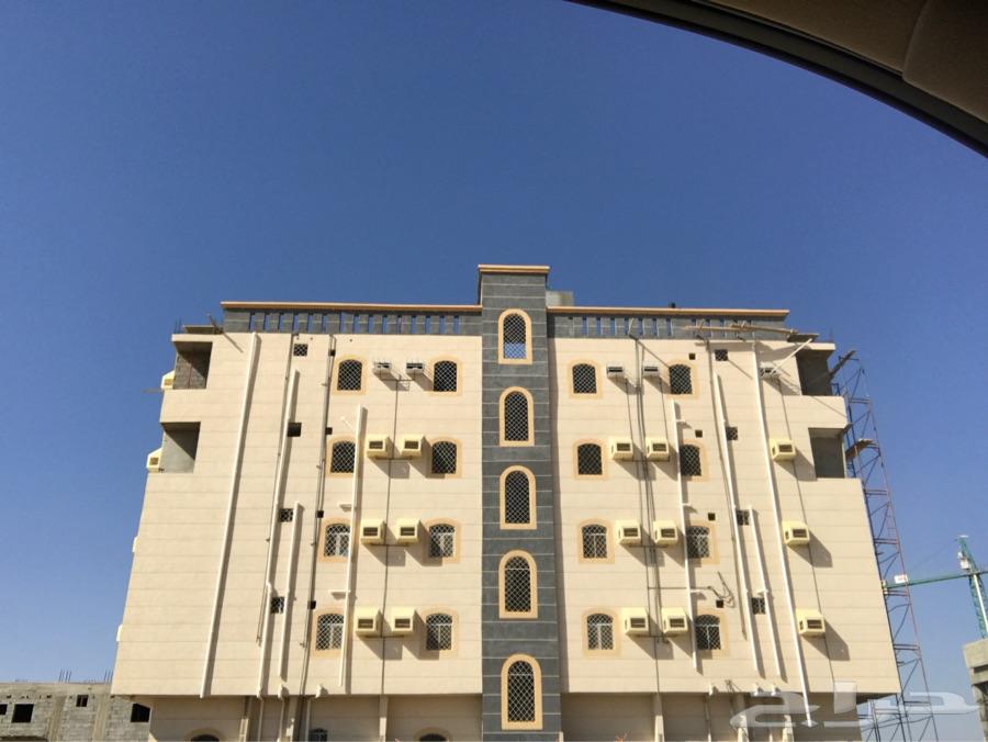 عمارة تجارية مكونة من خمسة أدوار بصامطة
