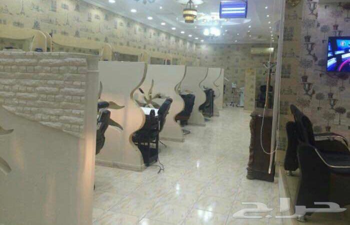 صالون حلاقة رجالي للتقبيل