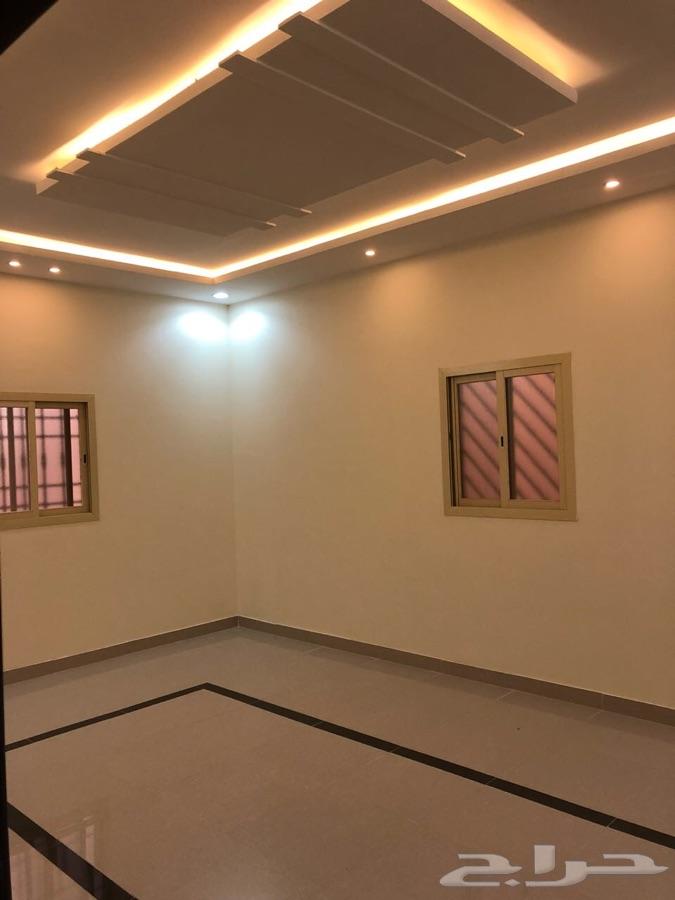 للبيع دور ارضي تأسيس دورين حي الجبل حائل