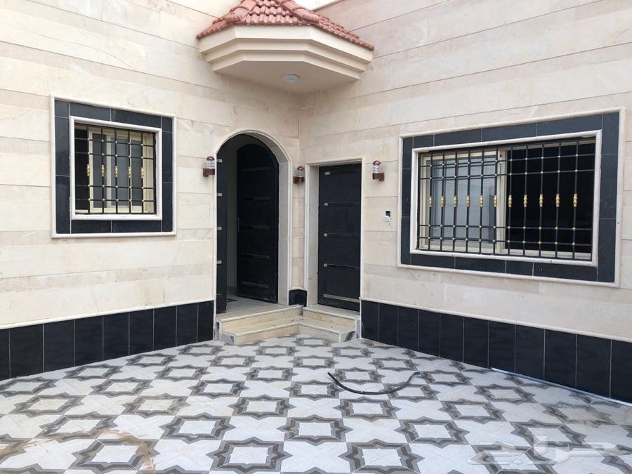 للبيع دور ارضي تأسيس دورين حي الجبل حائل