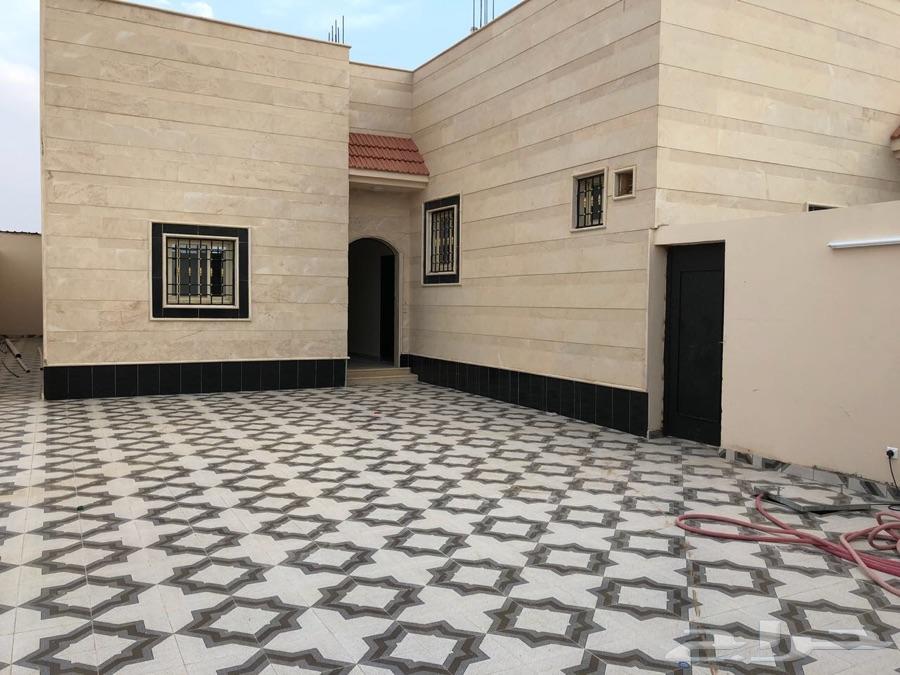 للبيع دور ارضي تأسيس دورين حي الجبل حائل