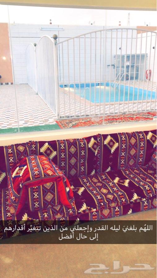 استراحة الجوري بالعقيق يتوفر مسبح وملعب