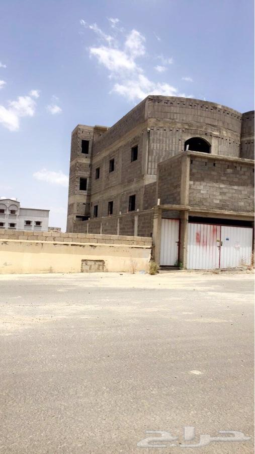 المحالة(ابها)فيلا عظم وثلاث شقق وبدروم