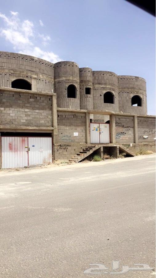 المحالة(ابها)فيلا عظم وثلاث شقق وبدروم