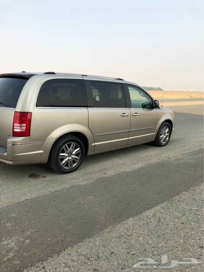للبيع سيارة عائلية 7 أشخاص
