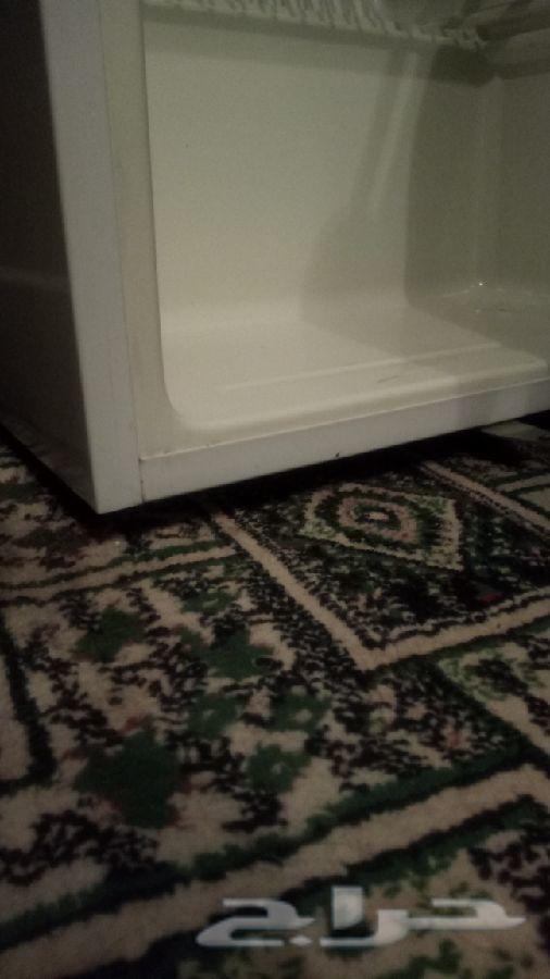 ثلاجة صغيرة
