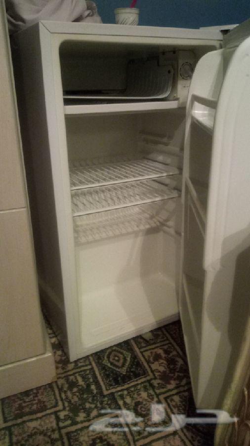 ثلاجة صغيرة