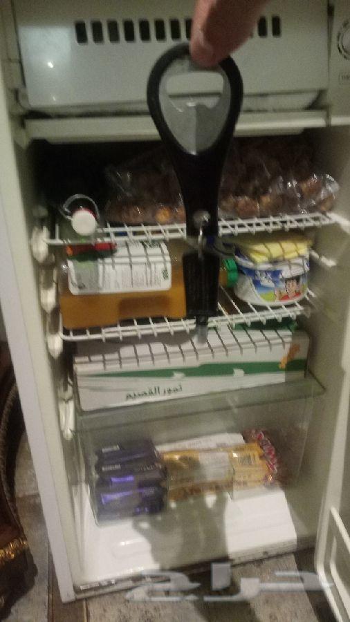 ثلاجة صغيرة
