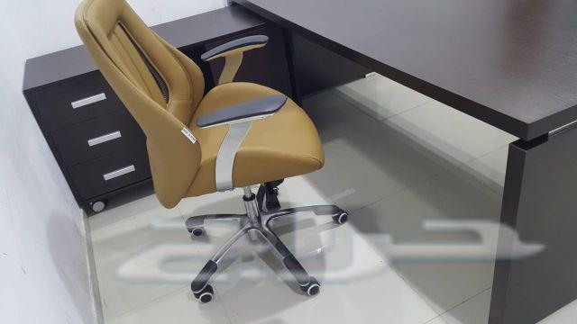 مكتب مودرن مع دولابين