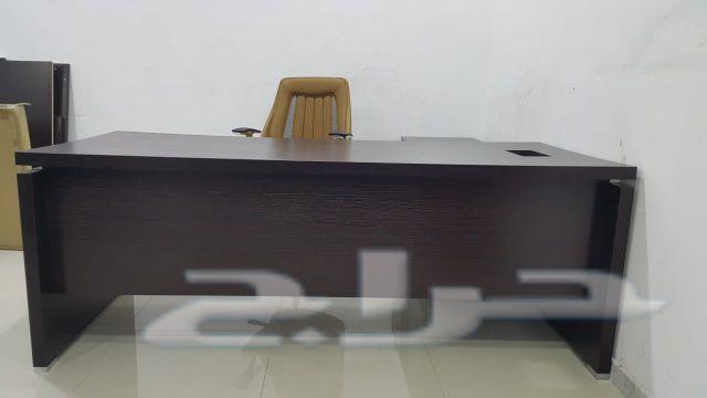 مكتب مودرن مع دولابين