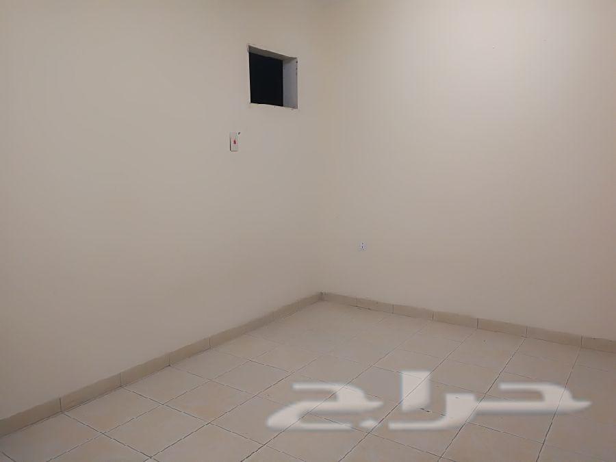 شقة في الشفا على شارع ابن طولون قريبة الخدمات