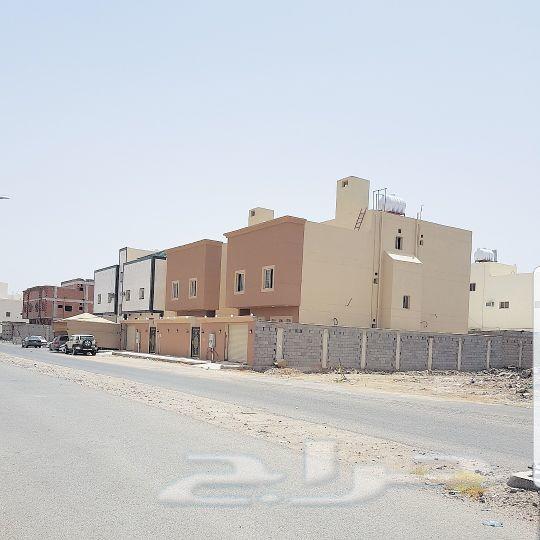 فلتين روف مع شقق أرضيه موقع مميز حى الملك فهد