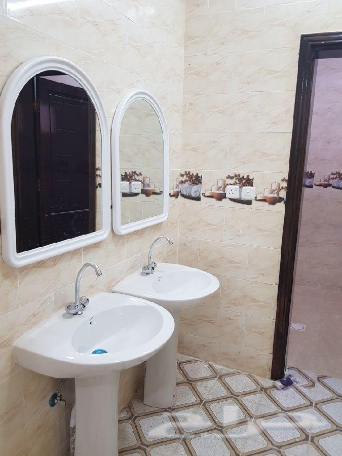 للبيع عماره سكنيه 4 شقق جديدة بمليون و200 ألف