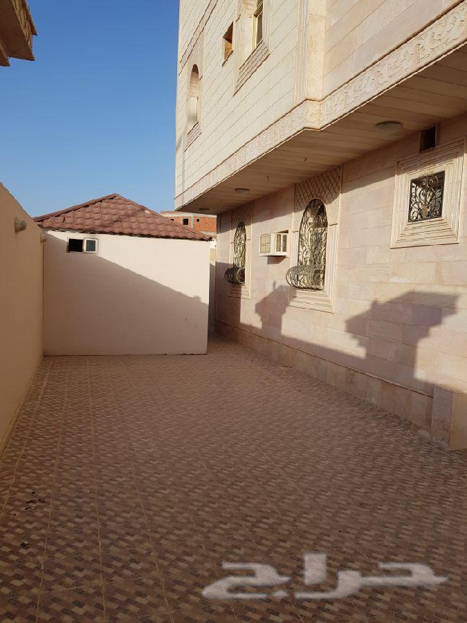 عماره سكنيه 5 شقق مساحتها 625متر بالملك فهد