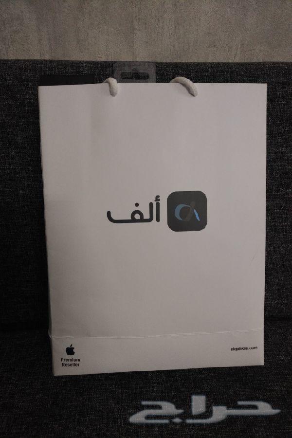 للبيع ايفون 8 بلس آحمر 64 ساعه ابل 3 نايك
