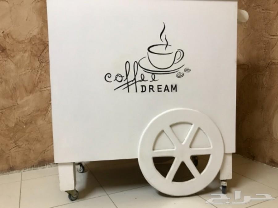 عربة كوفي و مكينة قهوة