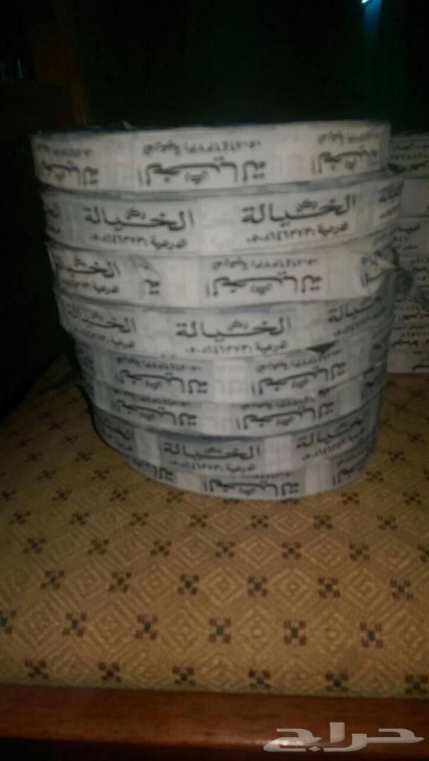 تطريز الشعارات والأسماء على تيشرتات والملابس