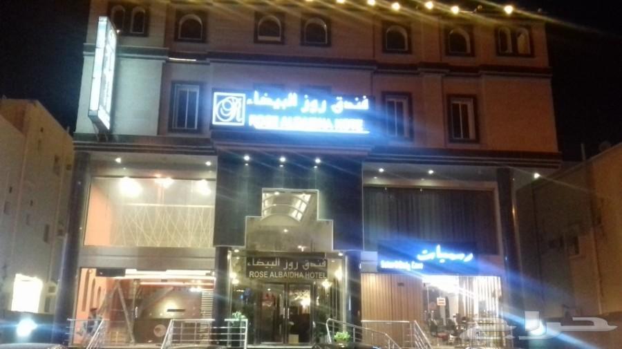 محل للايجار بفندق روز البيضاء بموقع متميز