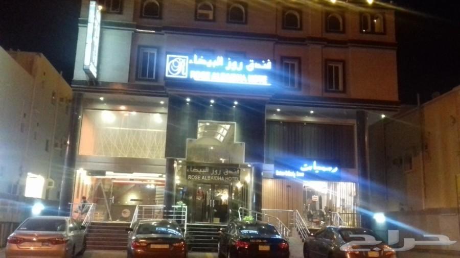 محل للايجار بفندق روز البيضاء بموقع متميز