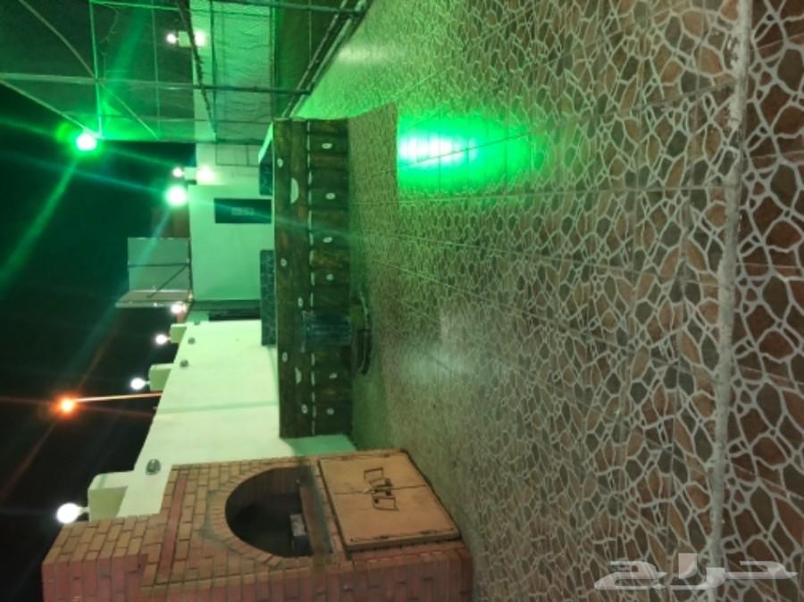 استراحة بالحرزات الشماليه كبيره وجميله مسبحين