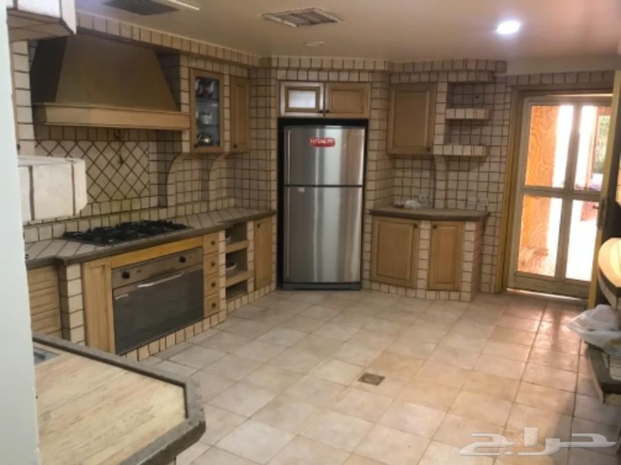 فله حي النخيل الغربي 750م للايجار