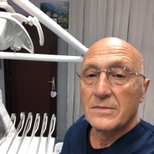 Ingrandire l'immagine: Salvatore Pezone, chirurgo maxillo facciale Parete