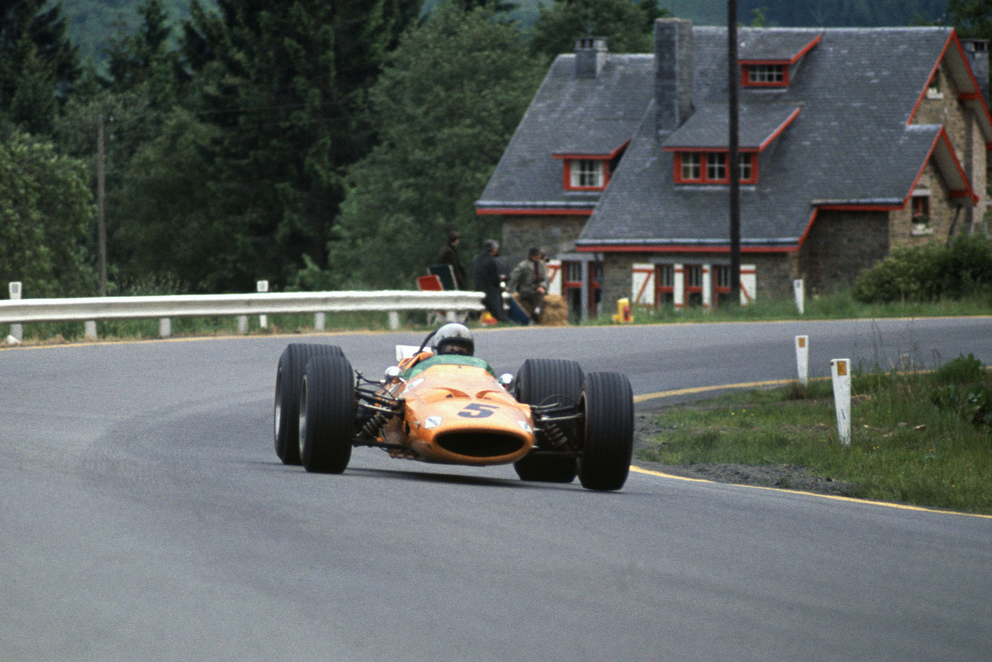 Bruce McLaren (McLaren M7A Ford) 1st position. This was the McLaren constructors maiden Grand Prix win.