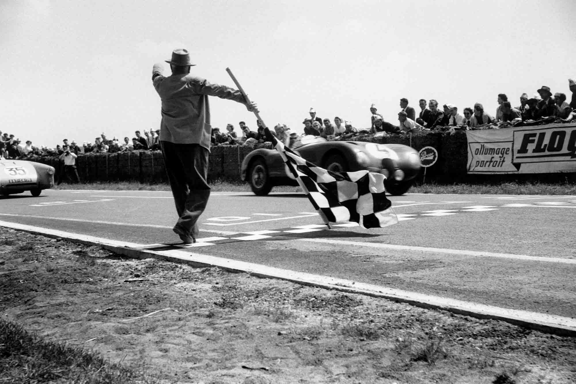 moss_finish_1953_reims_12hr
