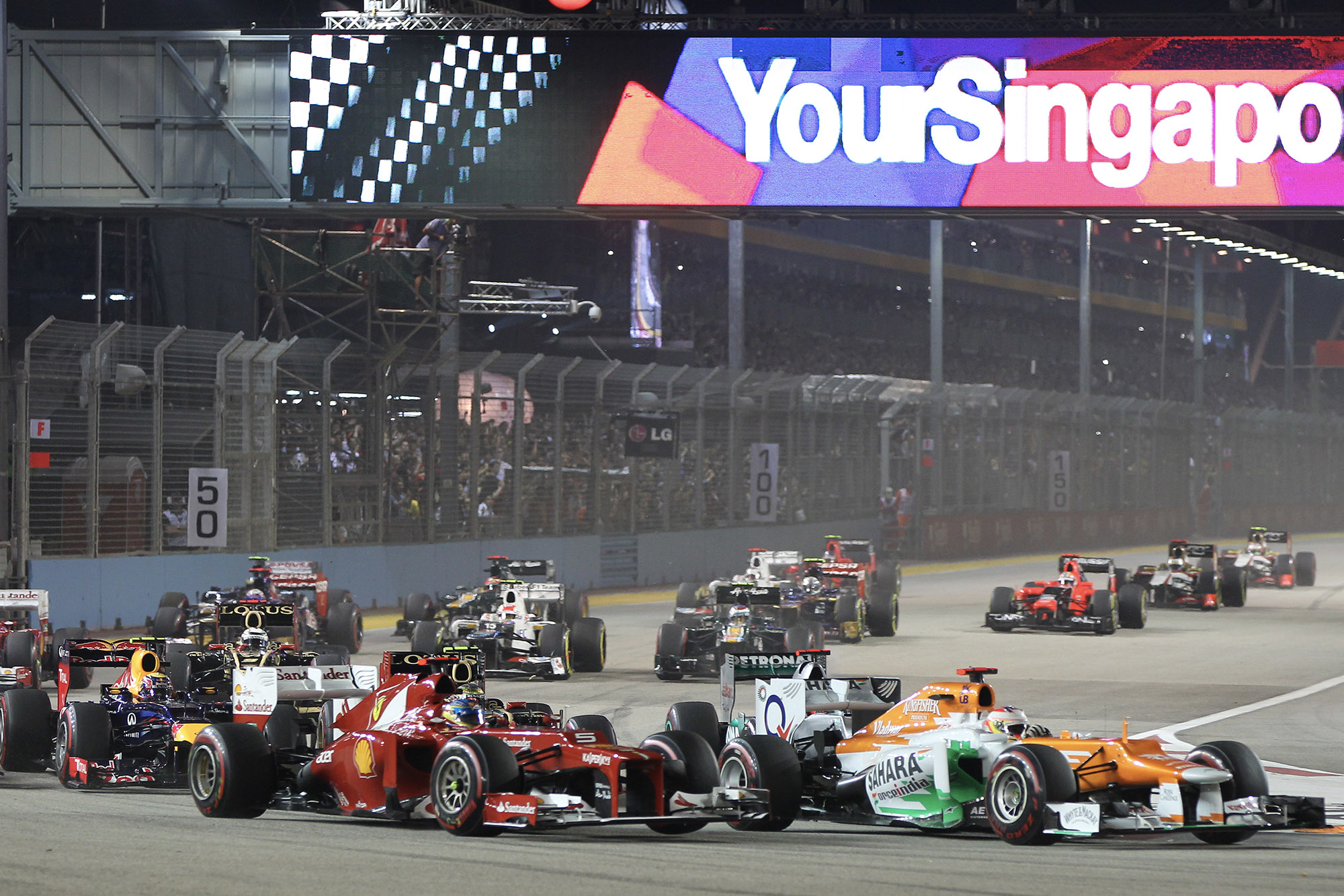 Paul Di Resta leads Fernando Alonso in the 2012 F1 Singapore Grand Prix